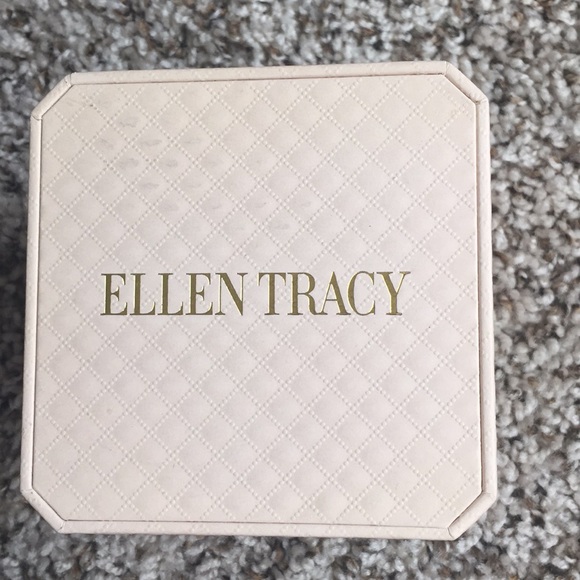 NIB - Ellen Tracy watch - Picture 2 of 4